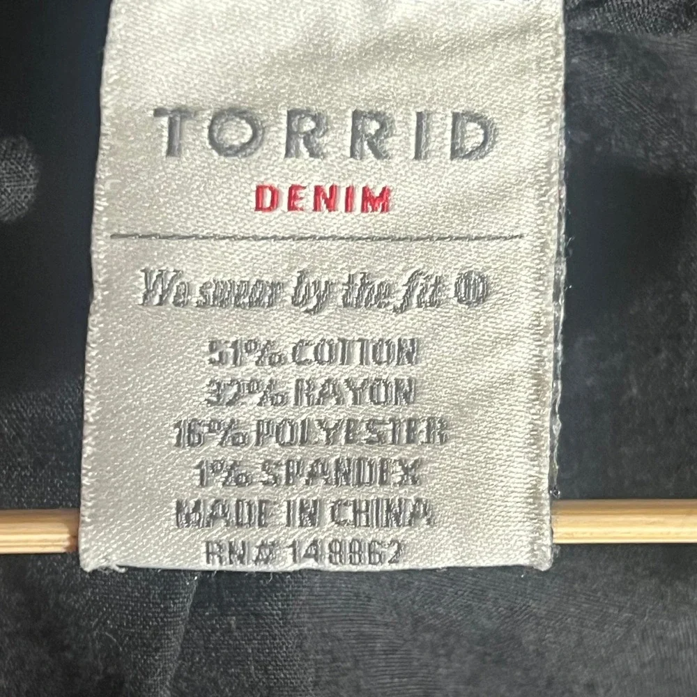 Torrid‎ Denim Black Faded Jeggings Women's Size 16 Triple Button Stretch Jeans